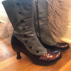 Fluevog Bellevues Libby Smith in Grey/Burgundy 9.5